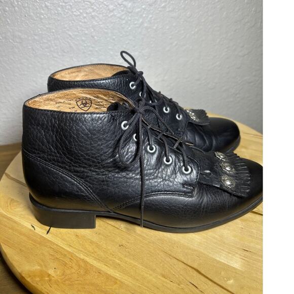 ARIAT Women's Black Leather Ankle Boots Lace Up Concho Kiltie 16002 Size 7 - Picture 2 of 8